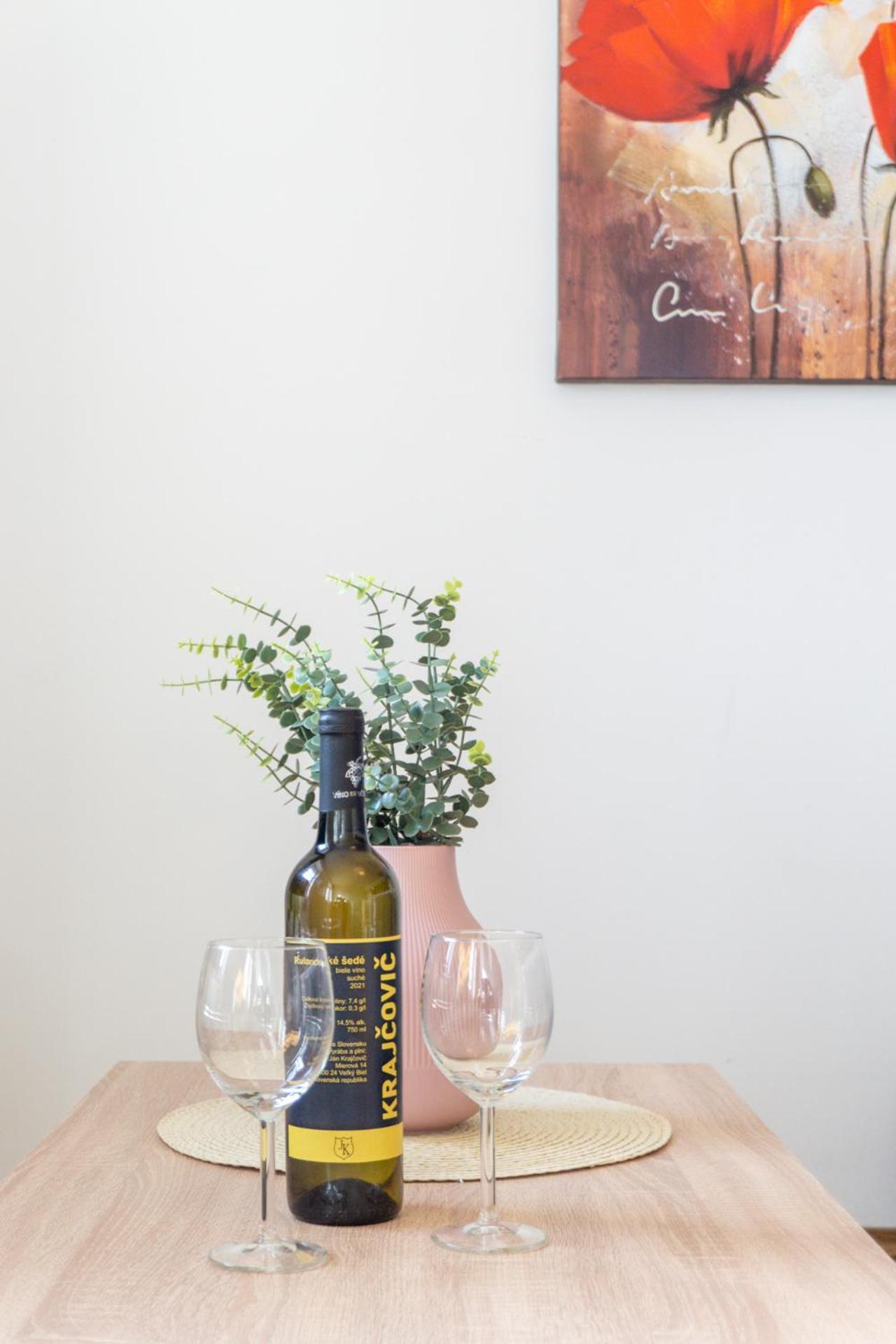 Appartamento Next To Stadion, Near To Lainzer Tiergarten Vienna Esterno foto